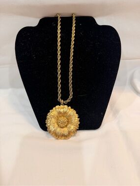 Vintage Monet Gold Floral Pendant Necklace - Women Jewelry